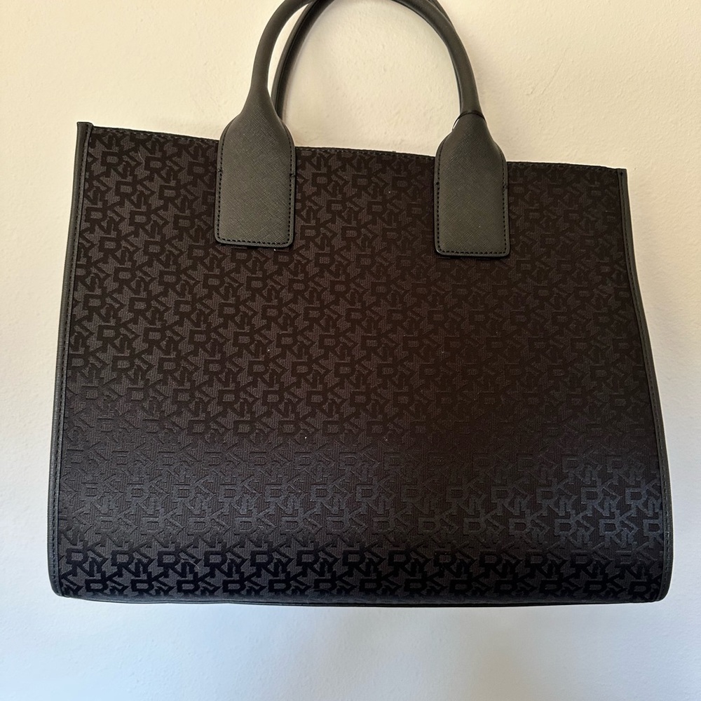 DKNY HANDBAG - Picture 3 of 3